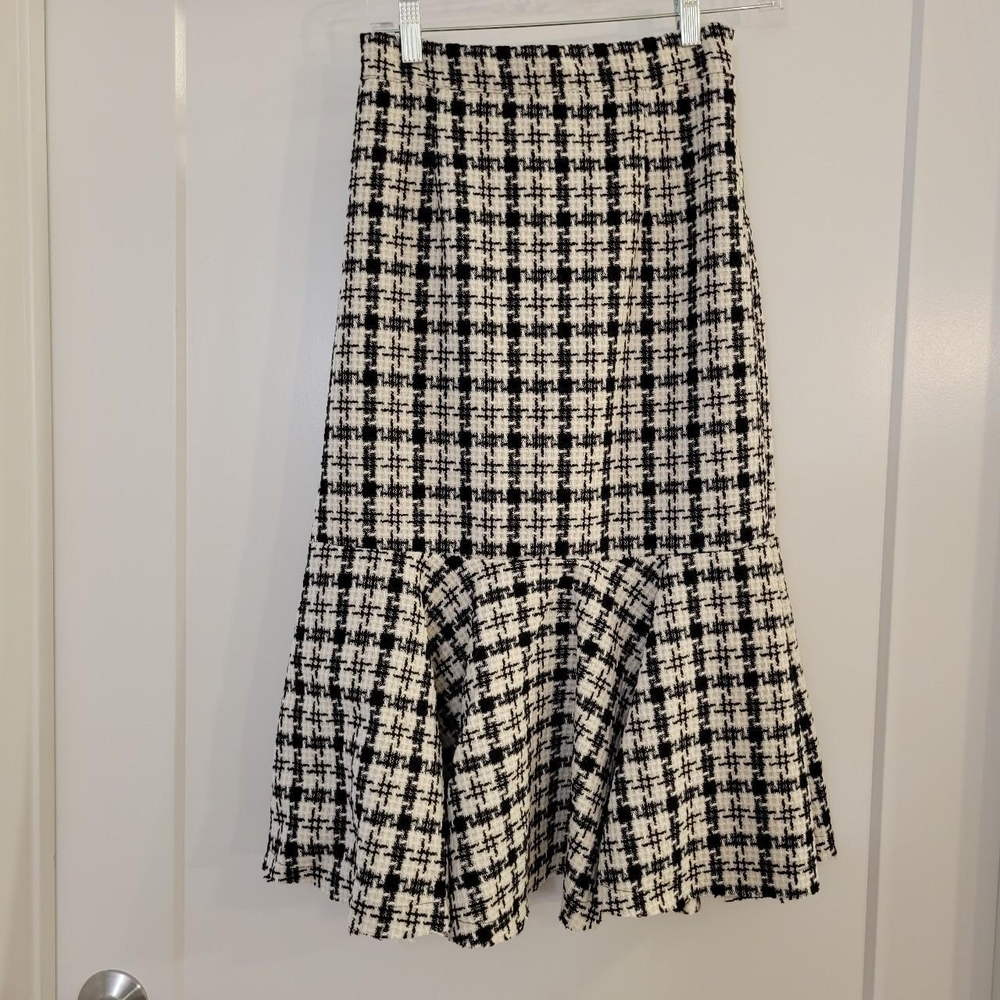 Elegant Black and White Checkered Skirt